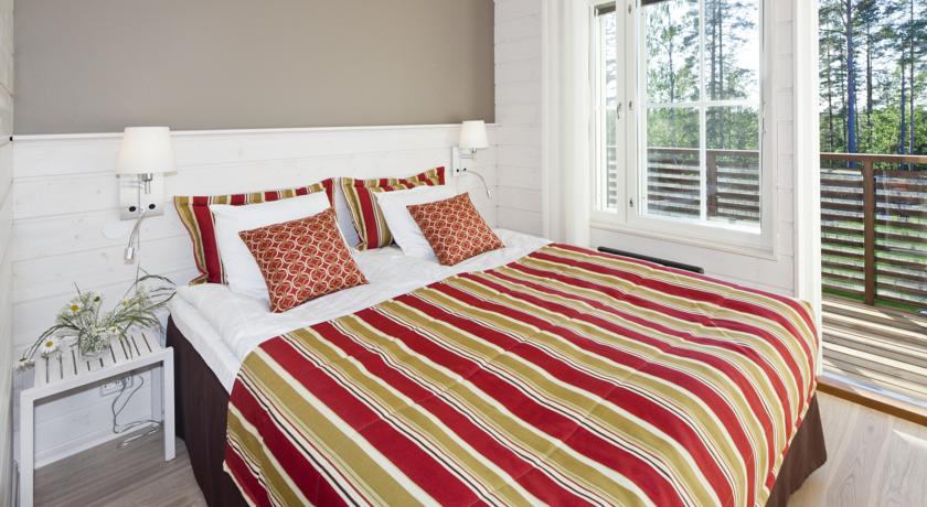 Двухспальная кровать в Holiday Club Saimaa Apartments