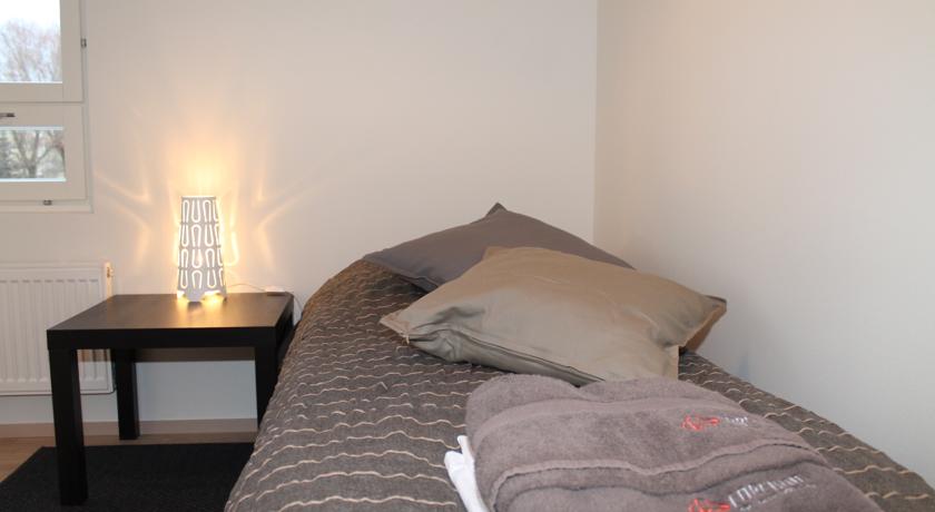 Односпальная кровать в апартаментах Forenom в Турку