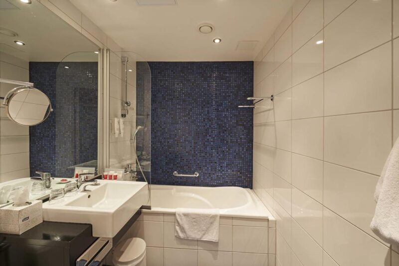 Ванная комната в отеле Seurahuone 4* в Хельсинки