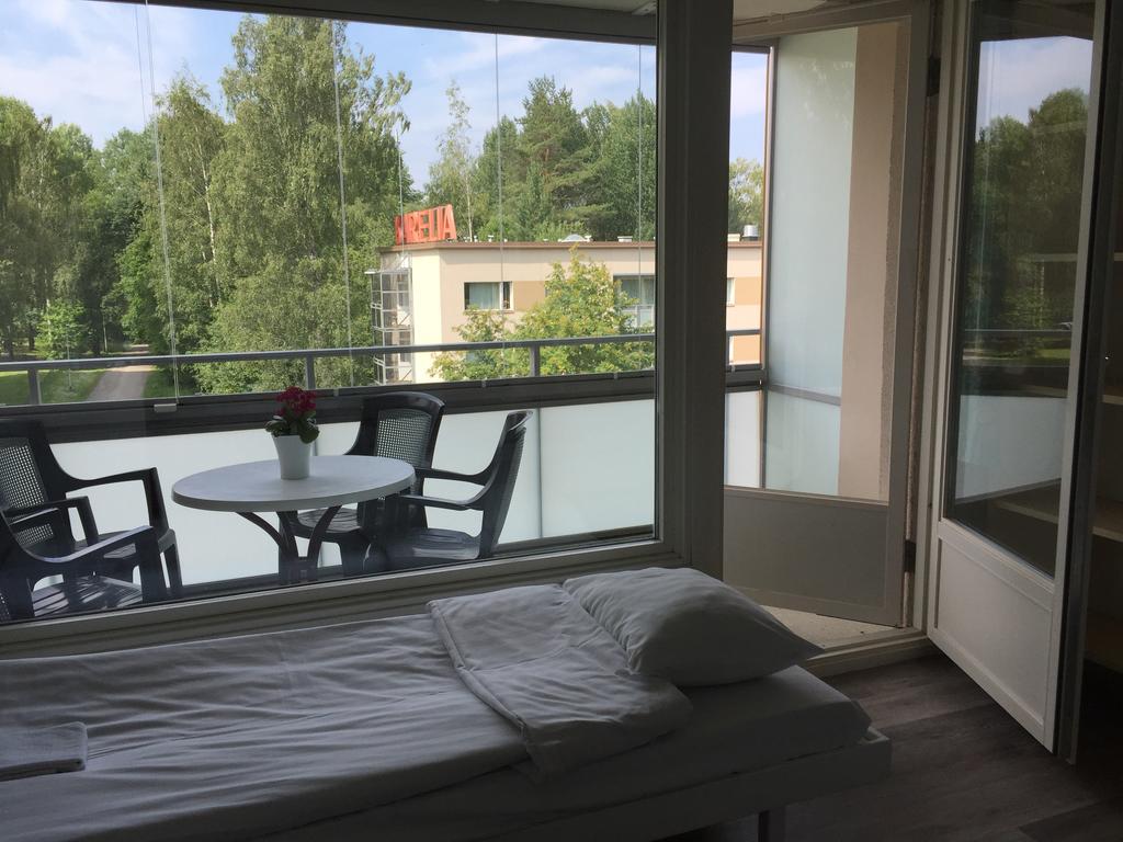Односпальная кровать в номере Summer Hotel Karelia-Park 2*