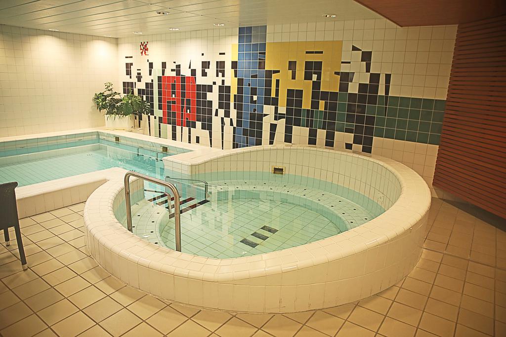 Фото бассейна в отеле  Hotelli Lähde 3*