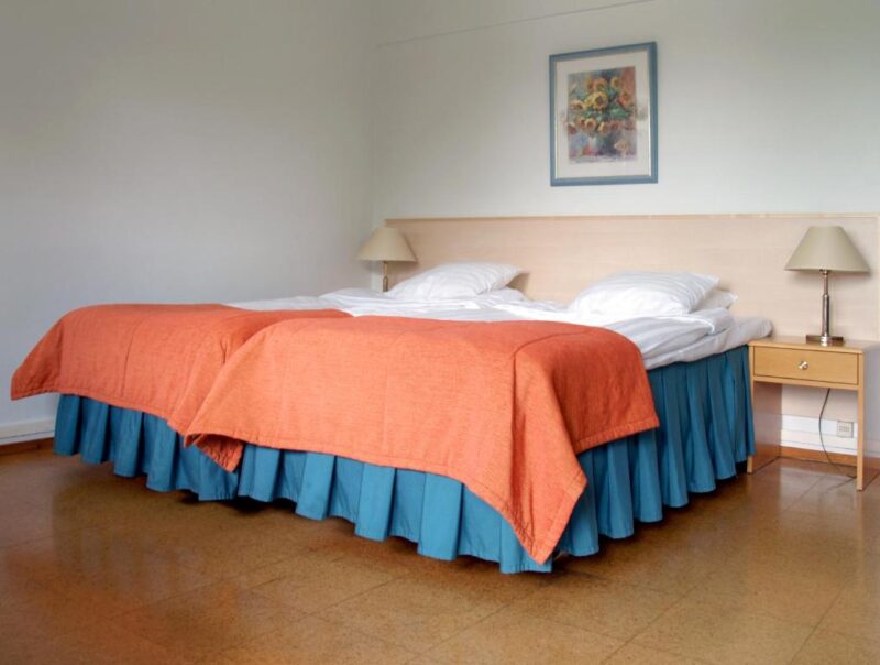 Двухспальная кровать в отеле Spahotel Casino 4*