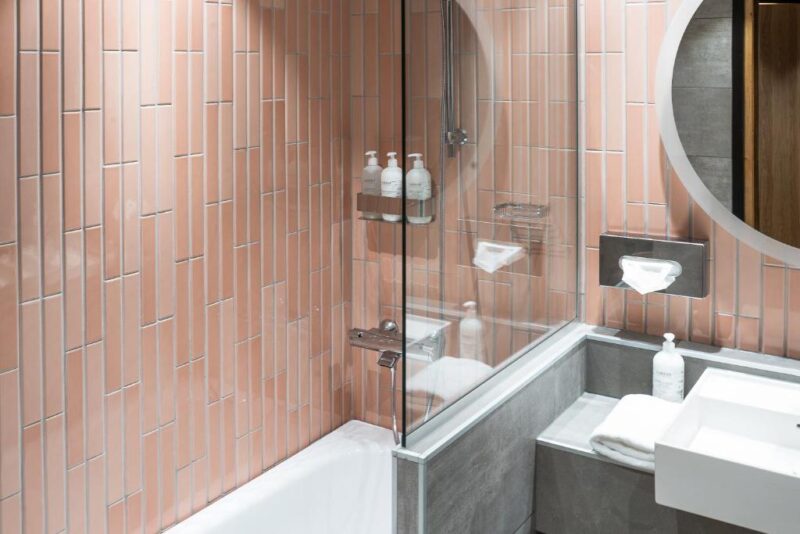 Ванная комната в отеле Original Sokos Hotel Vaakuna Kouvola 4*