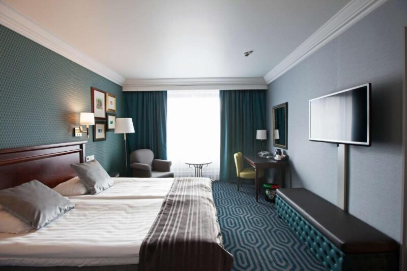 Двухспальная кровать в отеле Scandic Park 4* в Хельсинки