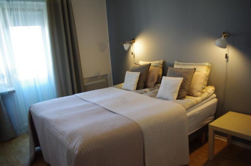 Кровать в апартаментах Borent Suite 4*
