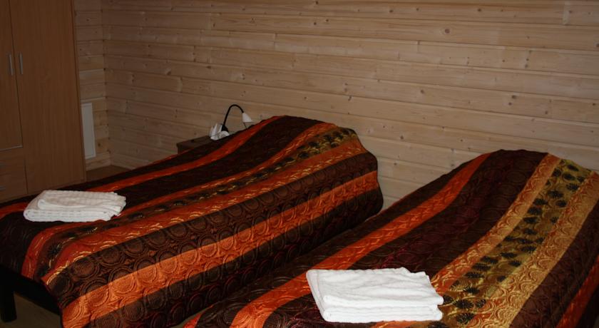 Односпальные кровати в коттеджах Rauha Marina Village