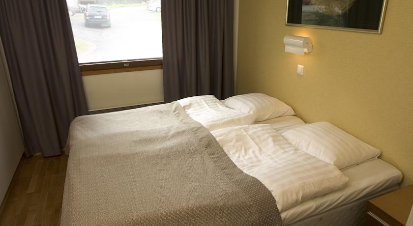 Двухспальная кровать в Imatran Kylpylä Spa Apartments