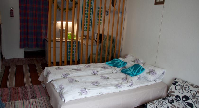 Двухспальная кровать в гостевом доме Three Elephants 2*