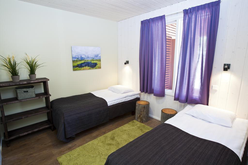 Односпальные кровати в Santalahti Holiday Resort 5*