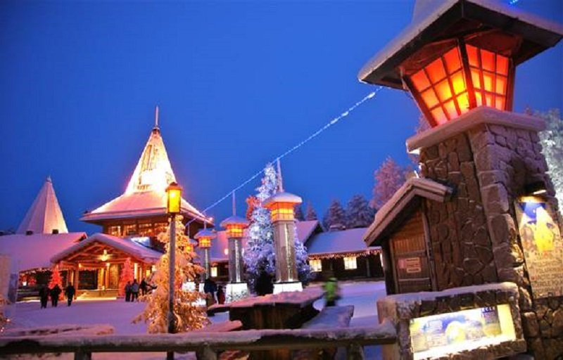 Деревня Санта-Клауса на Рождество в Финляндии