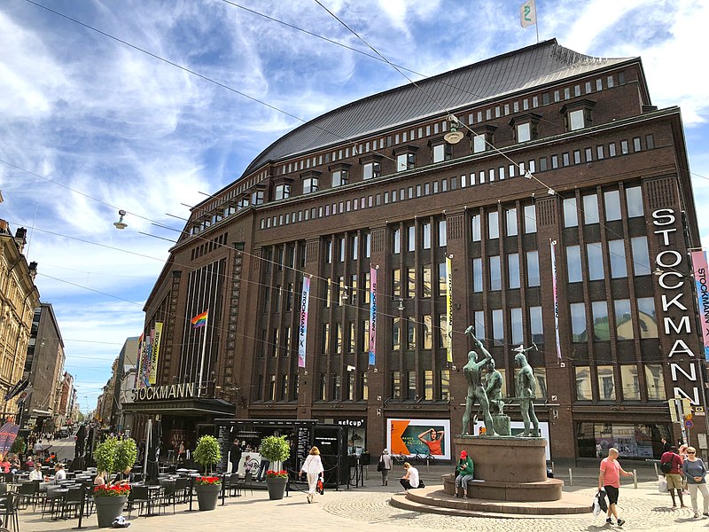 Крупный магазин Стокманн в Хельсинки