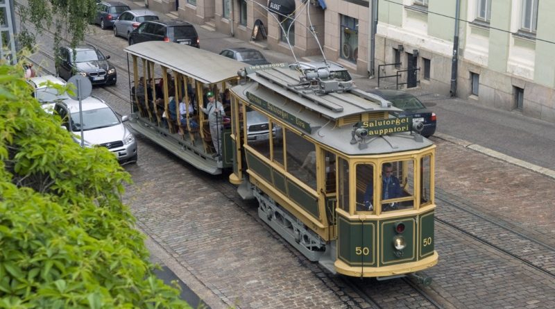 По улицам Хельсинки снова ездит ретро-трамвай