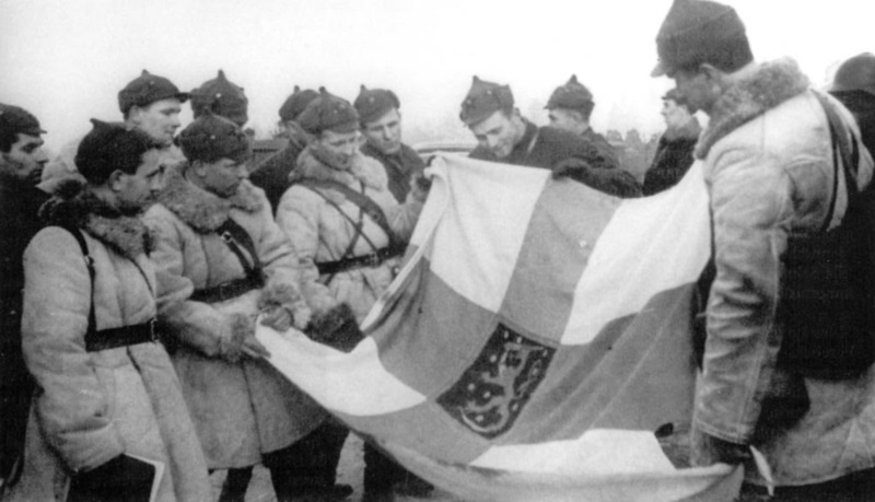 Захваченный финский флаг в войне между СССР и Финляндией