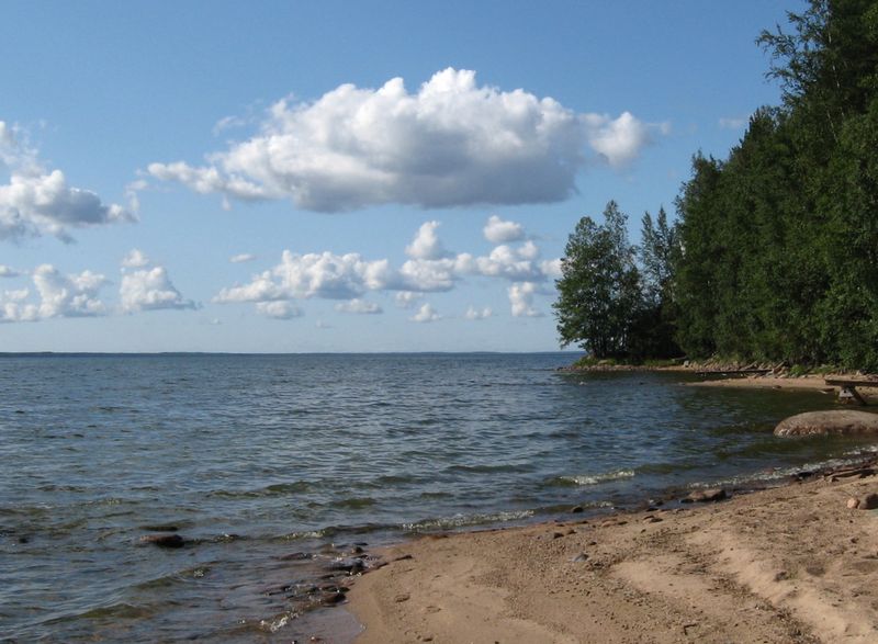 Красивое озеро Пюхяярви в Финляндии