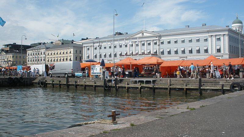 Рыночная или Торговая площадь в финском городе Хельсинки