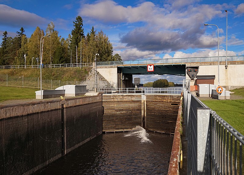 Шлюзовые ворота на канале Тайпале в Финляндии