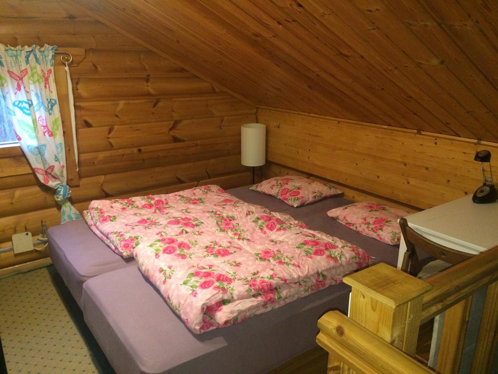 Двухспальная кровать в Kallioranta Cottage 4*