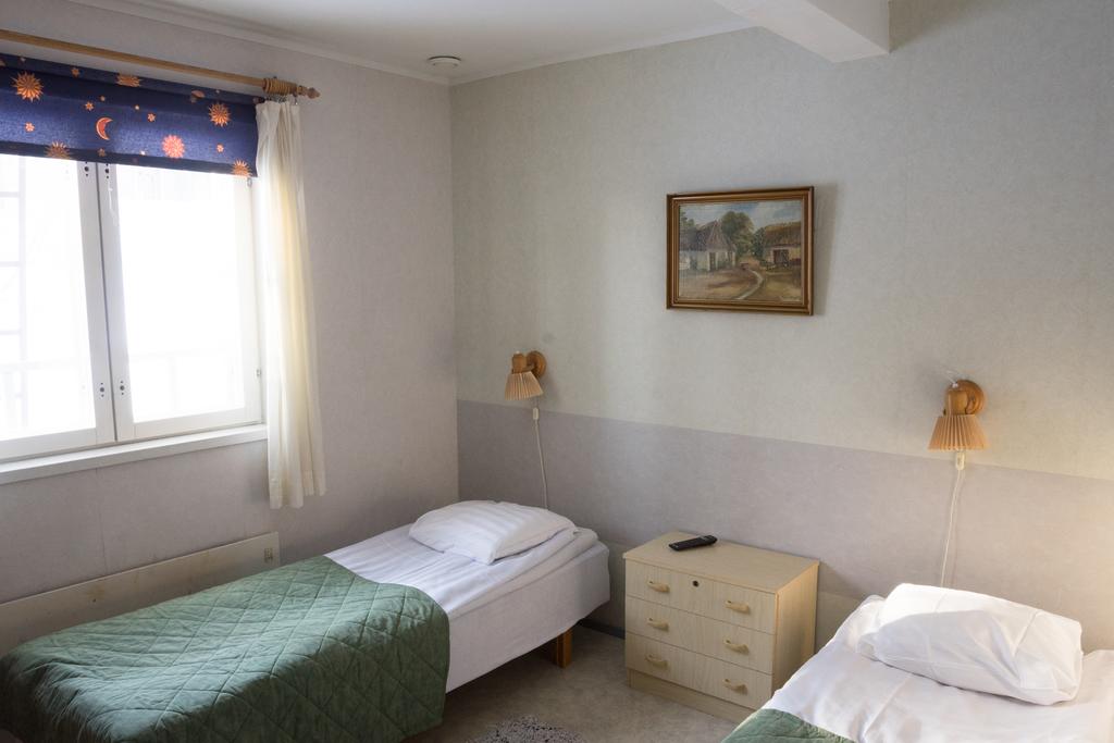 Односпальные кровати в хостеле Karjalan Portti