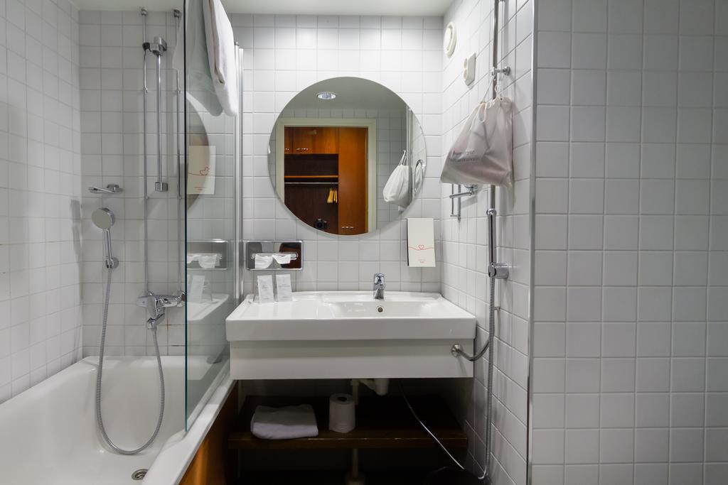 Ванная комната в отеле Original Sokos Hotel Lappee 4*