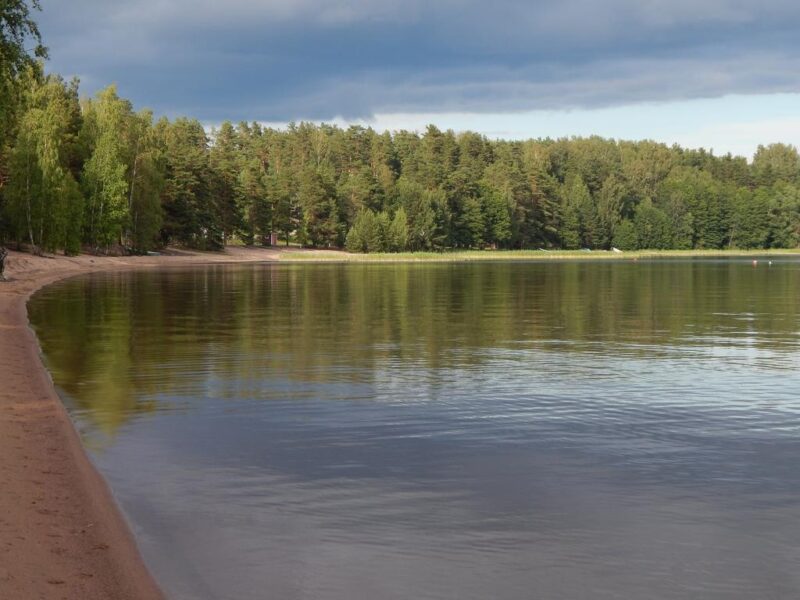 Озеро рядом с хостелом Immalanjärvi
