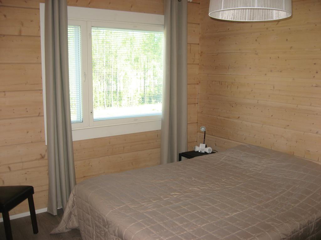 Двухспальная кровать в Holiday Houses Saimaa Gardens 4*