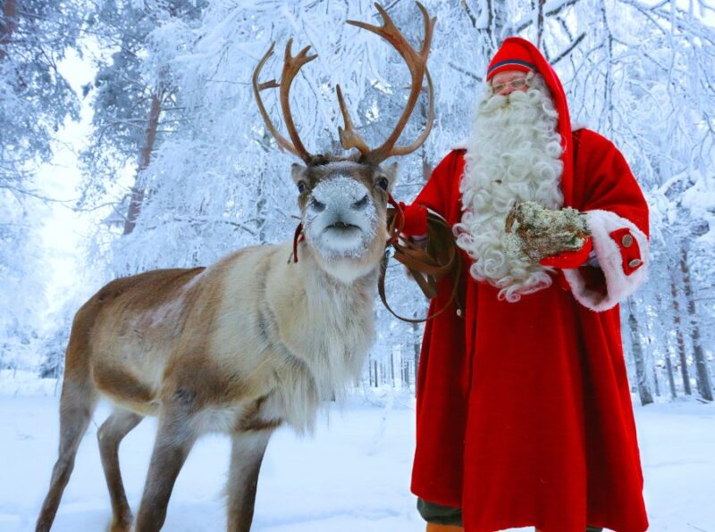 Финский Дед Мороз с оленем