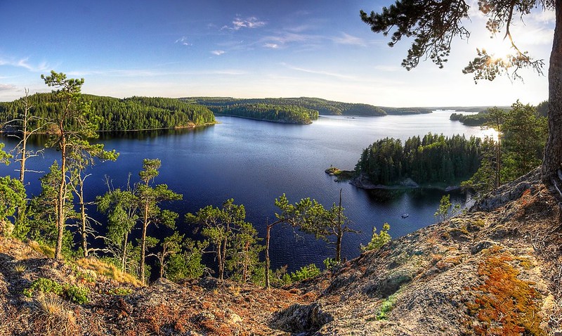 Вид с горы Линнавуори в Финляндии на озеро Сайма