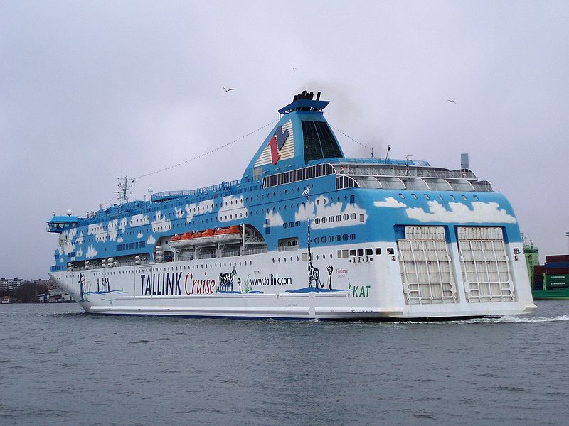 Прибытие парома Tallink Galaxy в порт города Хельсинки