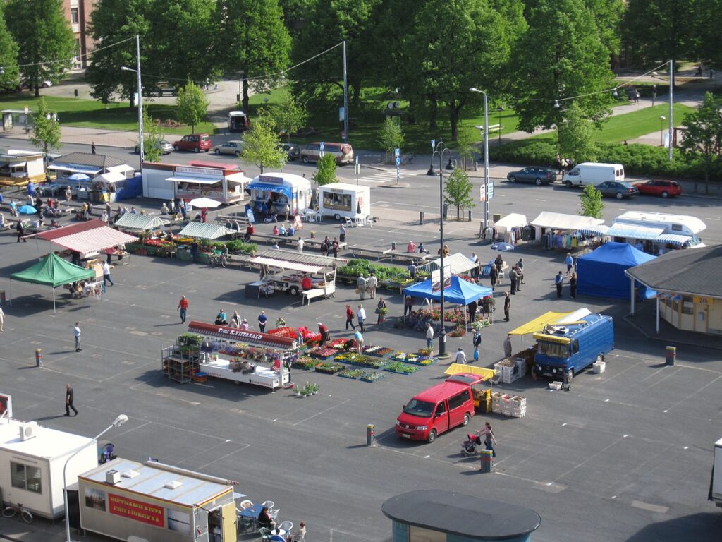 Рынок на площади Таммелантори в финском городе Тампере