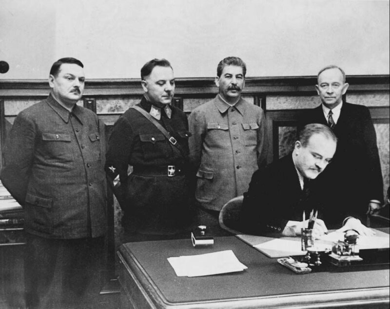 Подписание договора между СССР и Териокским правительством