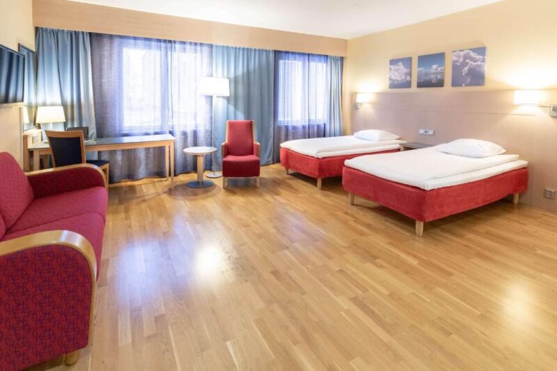 Односпальные кровати в номере отеля Scandic Kouvola 4*