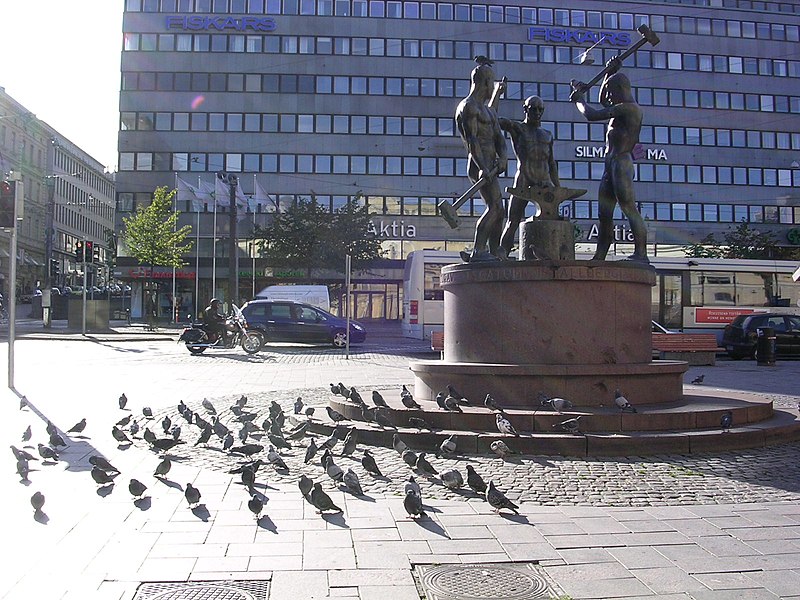 Статуя Трех Кузнецов в городе Хельсинки