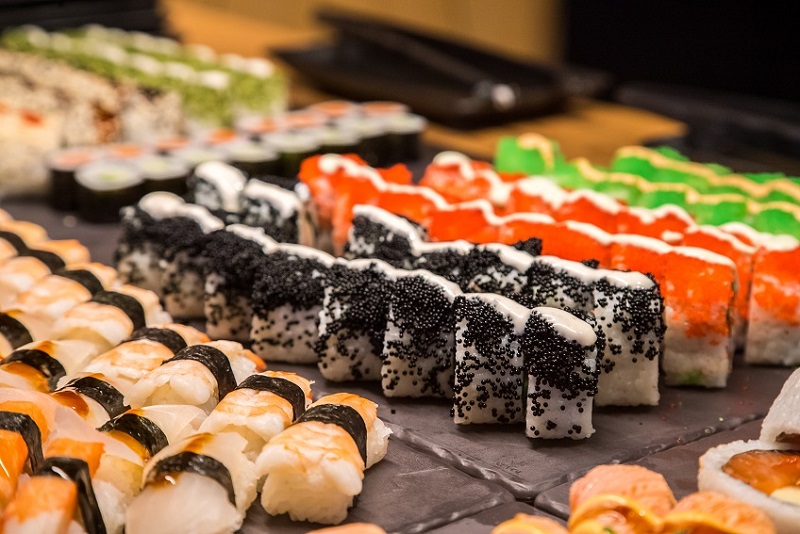 Продажа суши в ресторане Fuku в городе Хельсинки