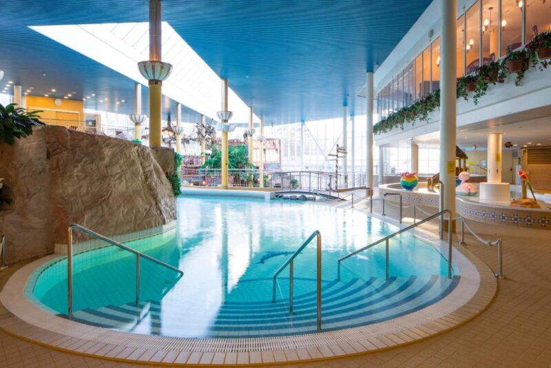 Плавательный бассейн в отеле Holiday Club Caribia 4*