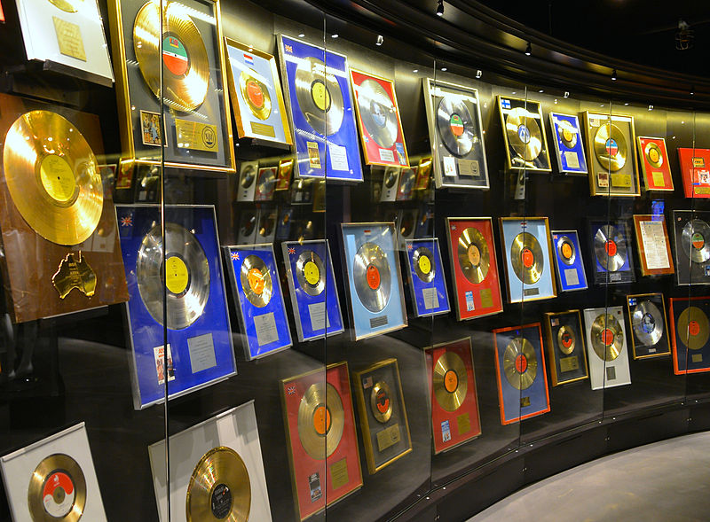 Пластинки в музее ABBA в Стокгольме