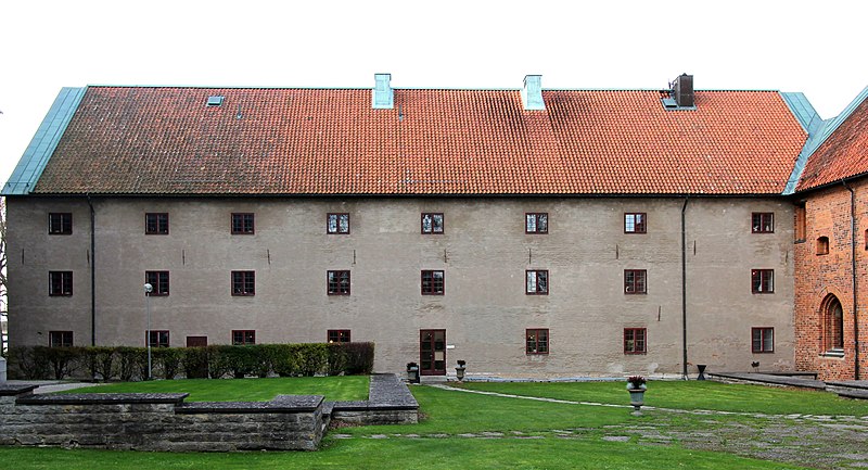 Здание Вадстенского аббатства в Швеции