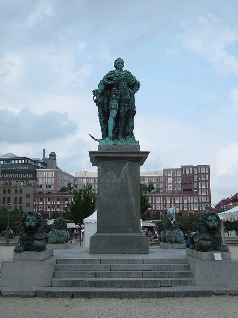 Памятник Карлу XIII в парке Кунгстрэдгорден