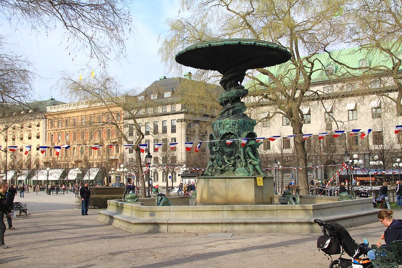 Старинный фонтан в парке Кунгстрэдгорден в Стокгольме