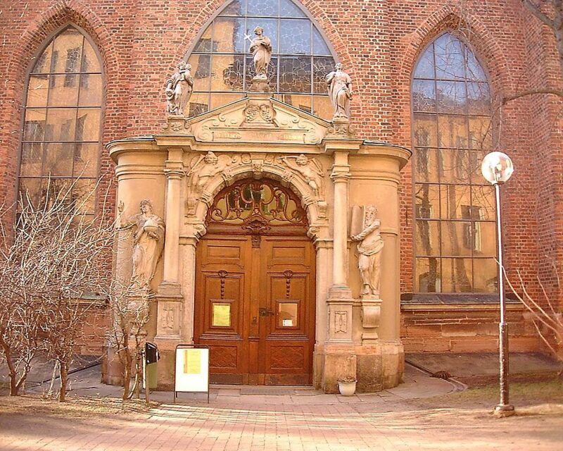 Вход в немецкую церковь в Стокгольме